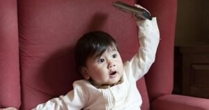 More Experts Discuss Restricting Screen Time for Children
