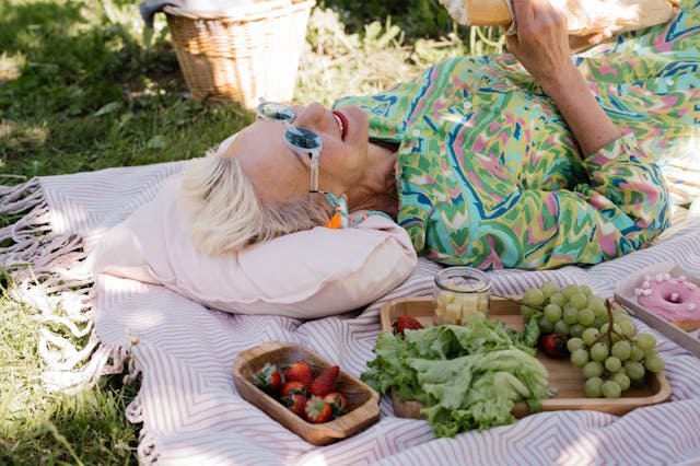 7 Dietary Approaches for Promoting Healthy Aging