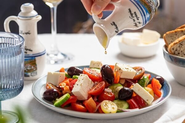 Healthy Olive Oil and Vinegar Salad Dressing: A Simple Guide